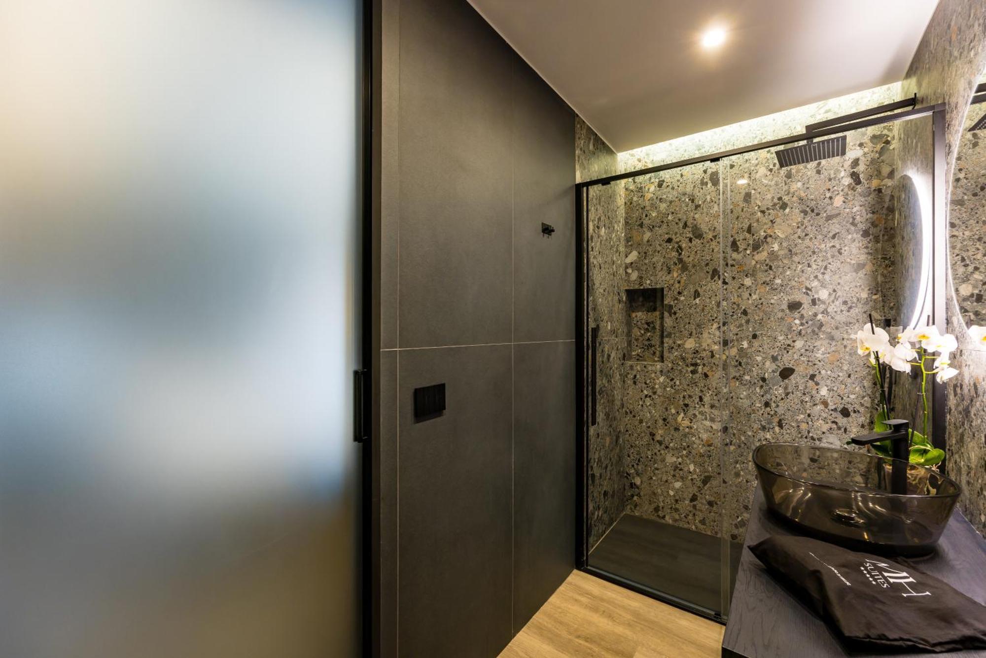 Mh Suites Plebiscito Napoli Esterno foto