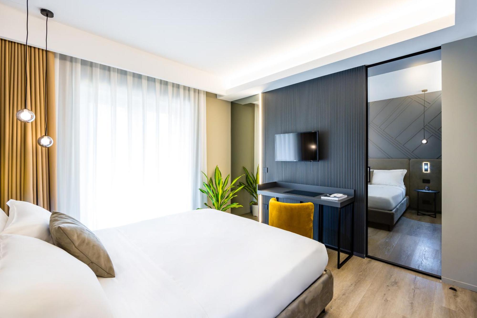 Mh Suites Plebiscito Napoli Esterno foto