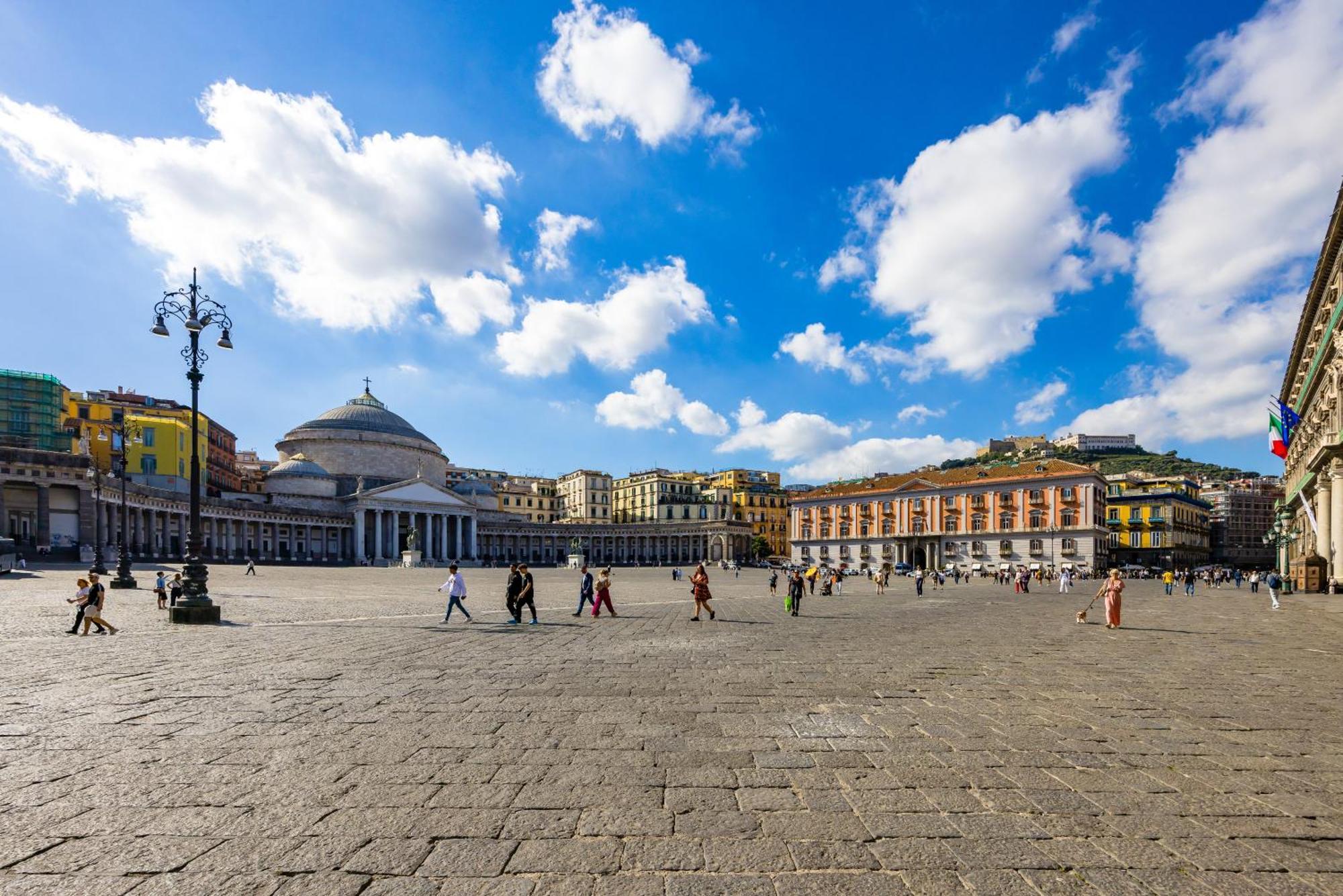 Mh Suites Plebiscito Napoli Esterno foto