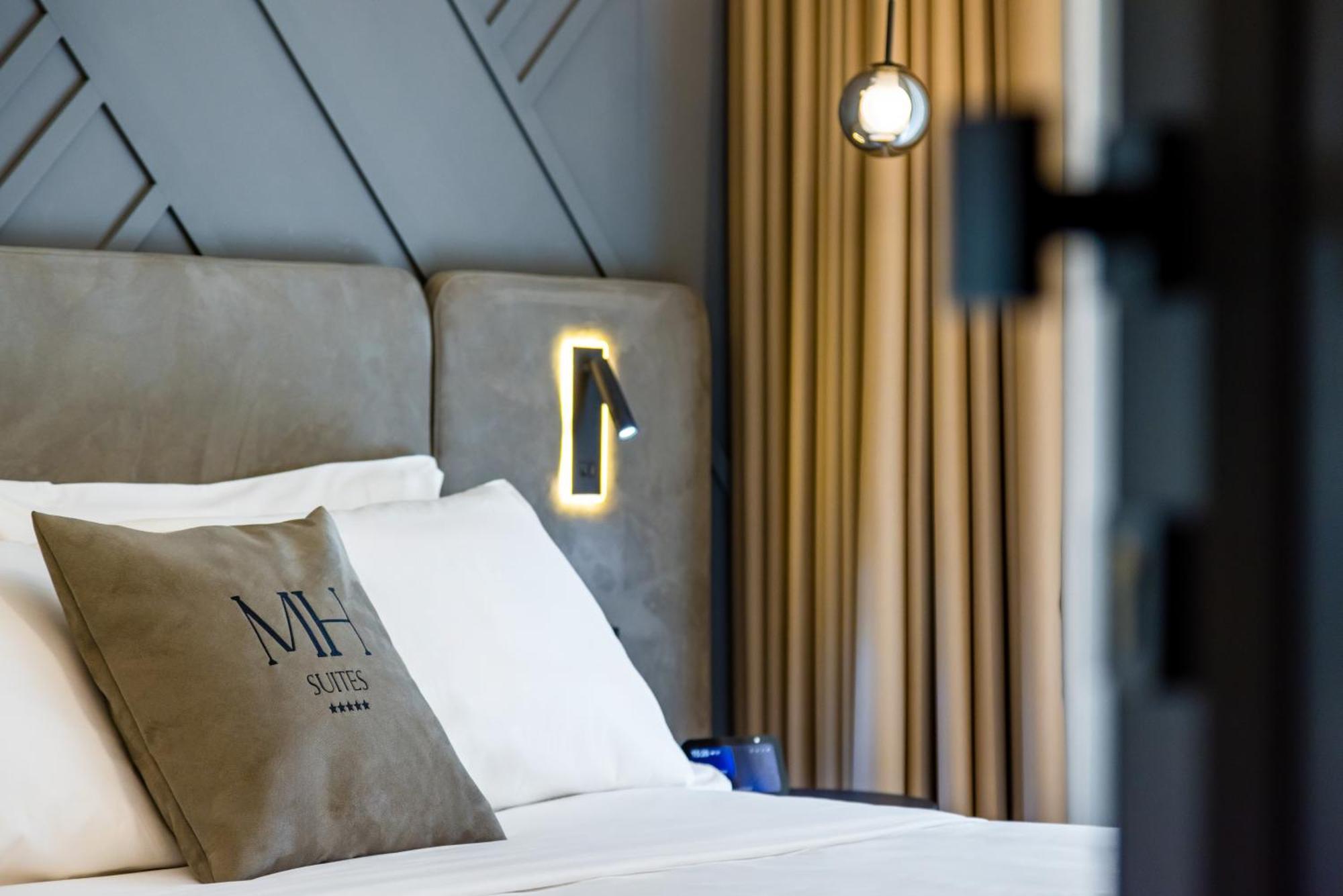Mh Suites Plebiscito Napoli Esterno foto