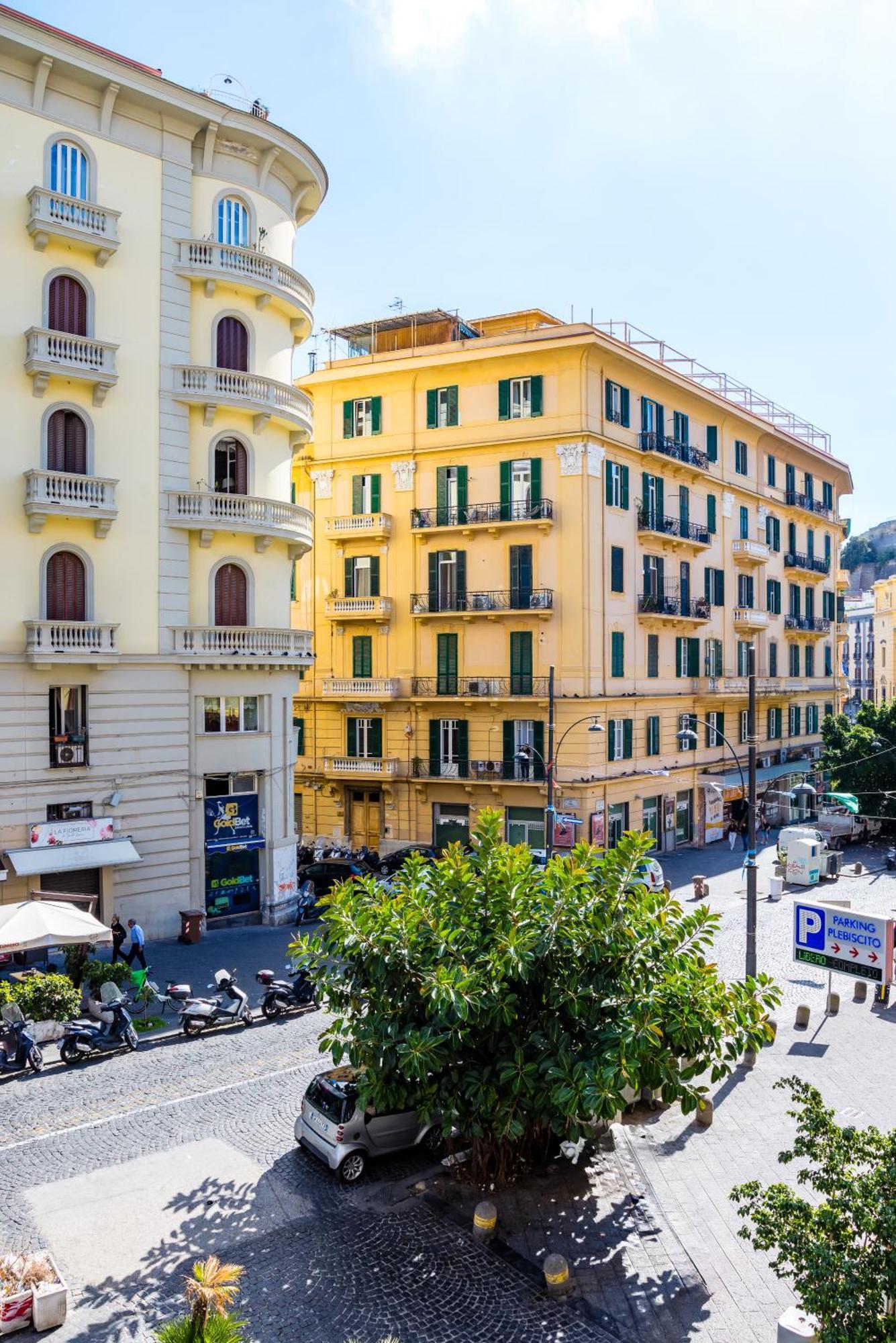 Mh Suites Plebiscito Napoli Esterno foto
