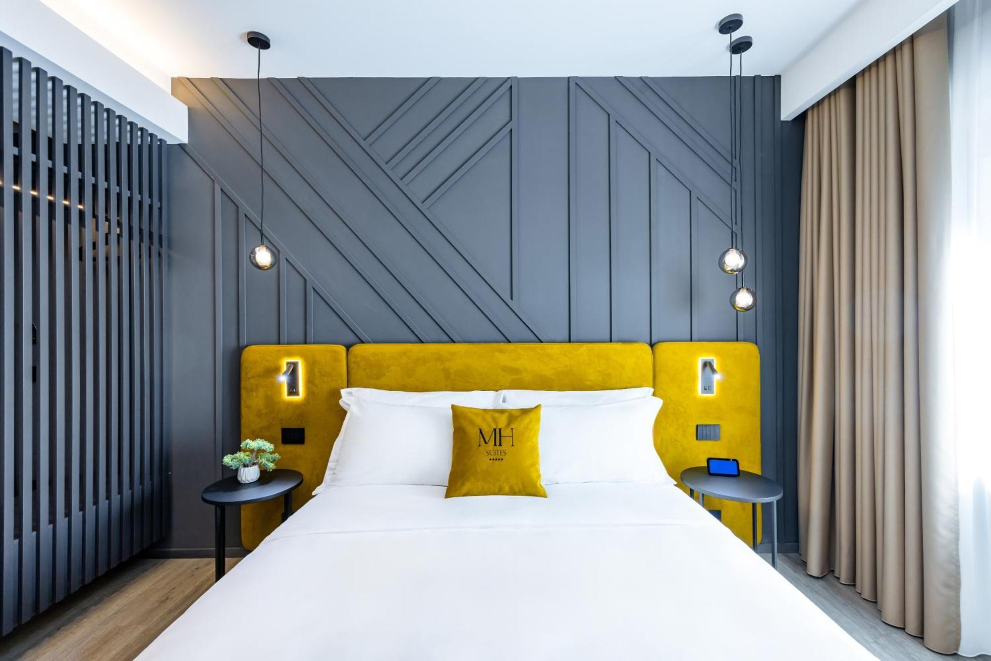 Mh Suites Plebiscito Napoli Esterno foto
