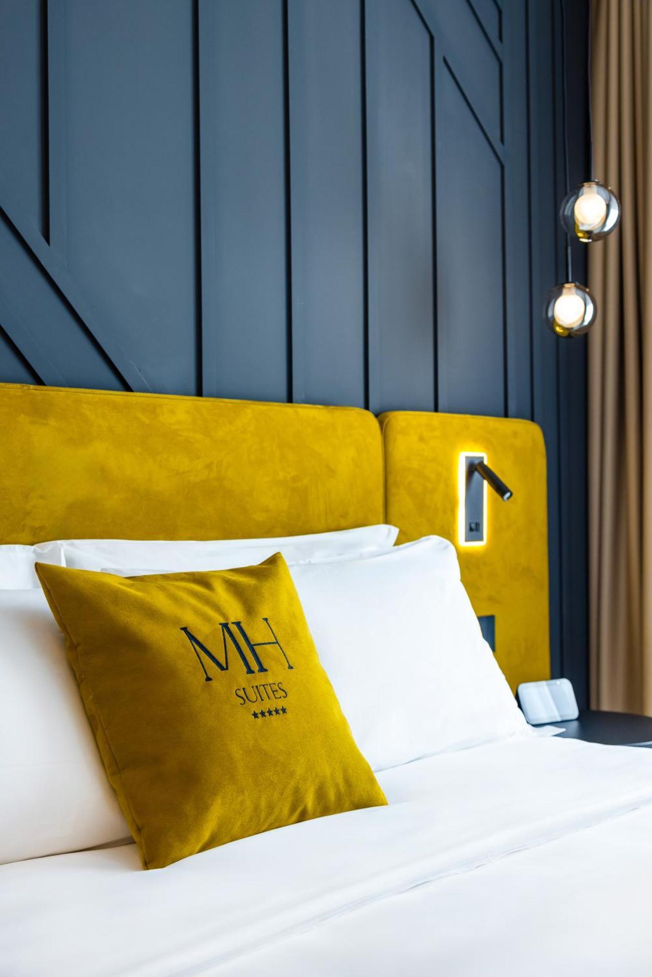 Mh Suites Plebiscito Napoli Esterno foto
