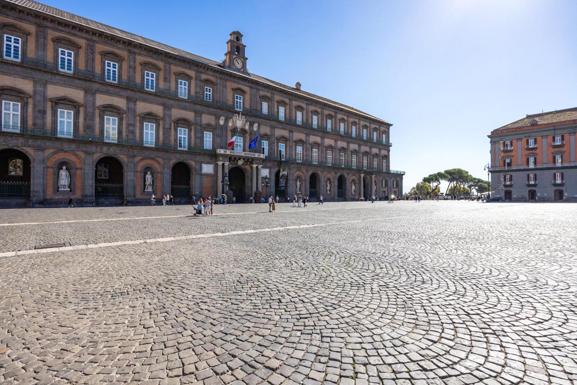 Mh Suites Plebiscito Napoli Esterno foto