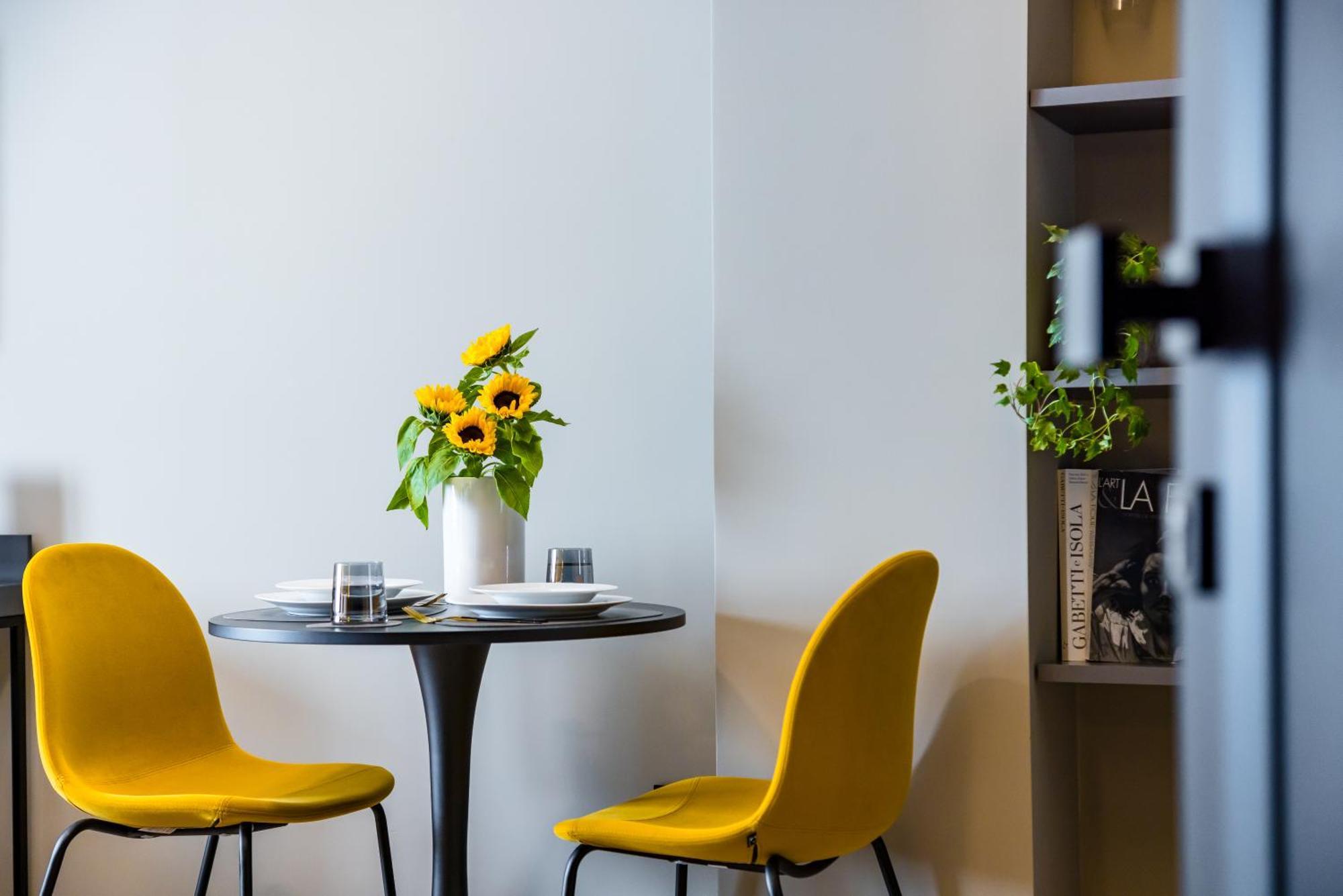 Mh Suites Plebiscito Napoli Esterno foto