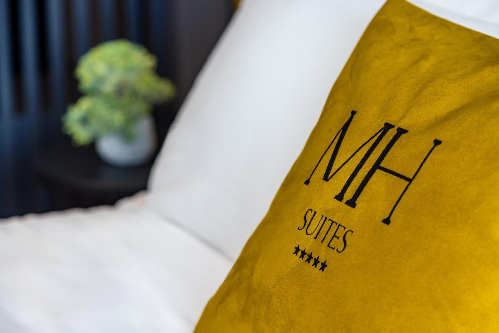 Mh Suites Plebiscito Napoli Esterno foto