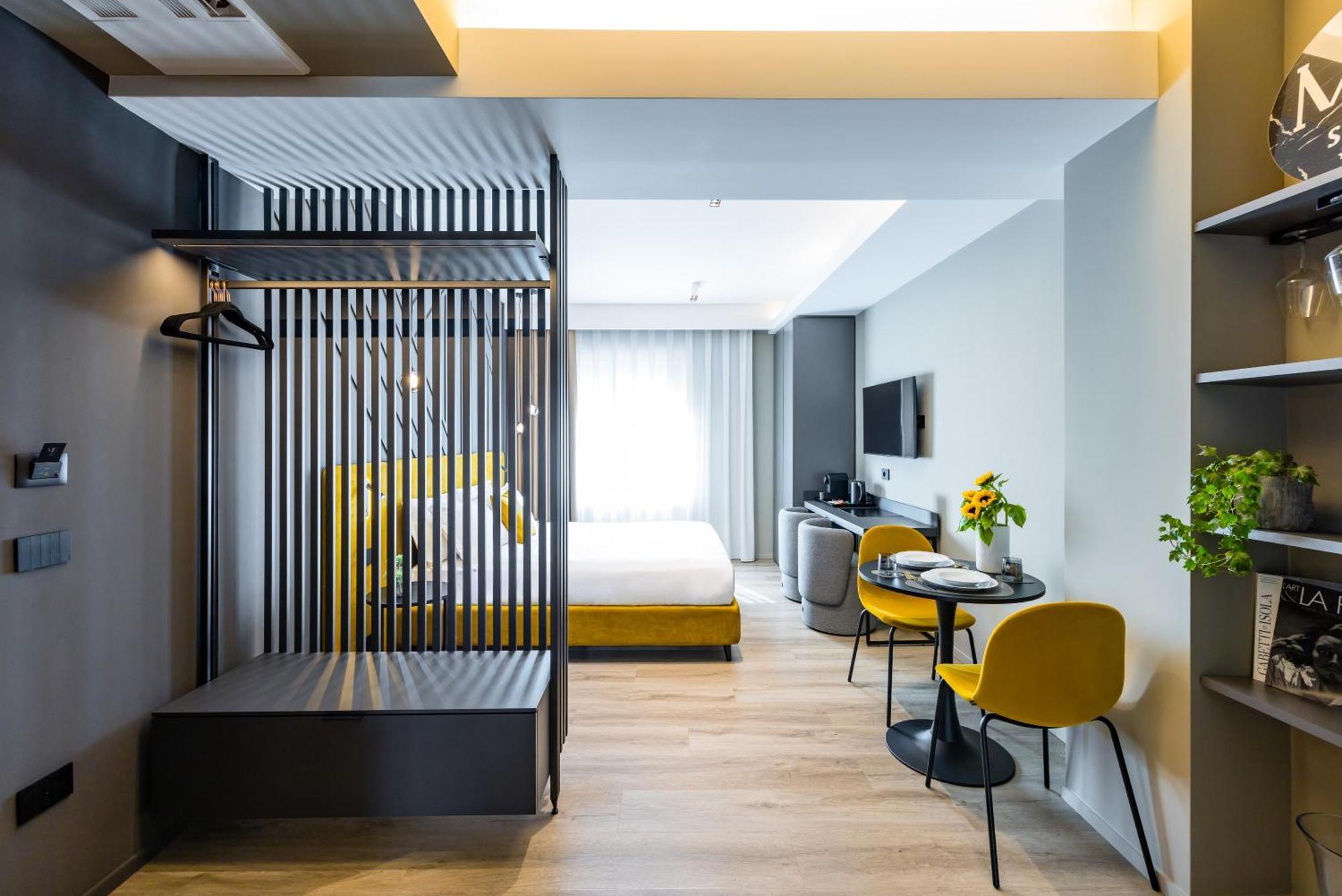 Mh Suites Plebiscito Napoli Esterno foto