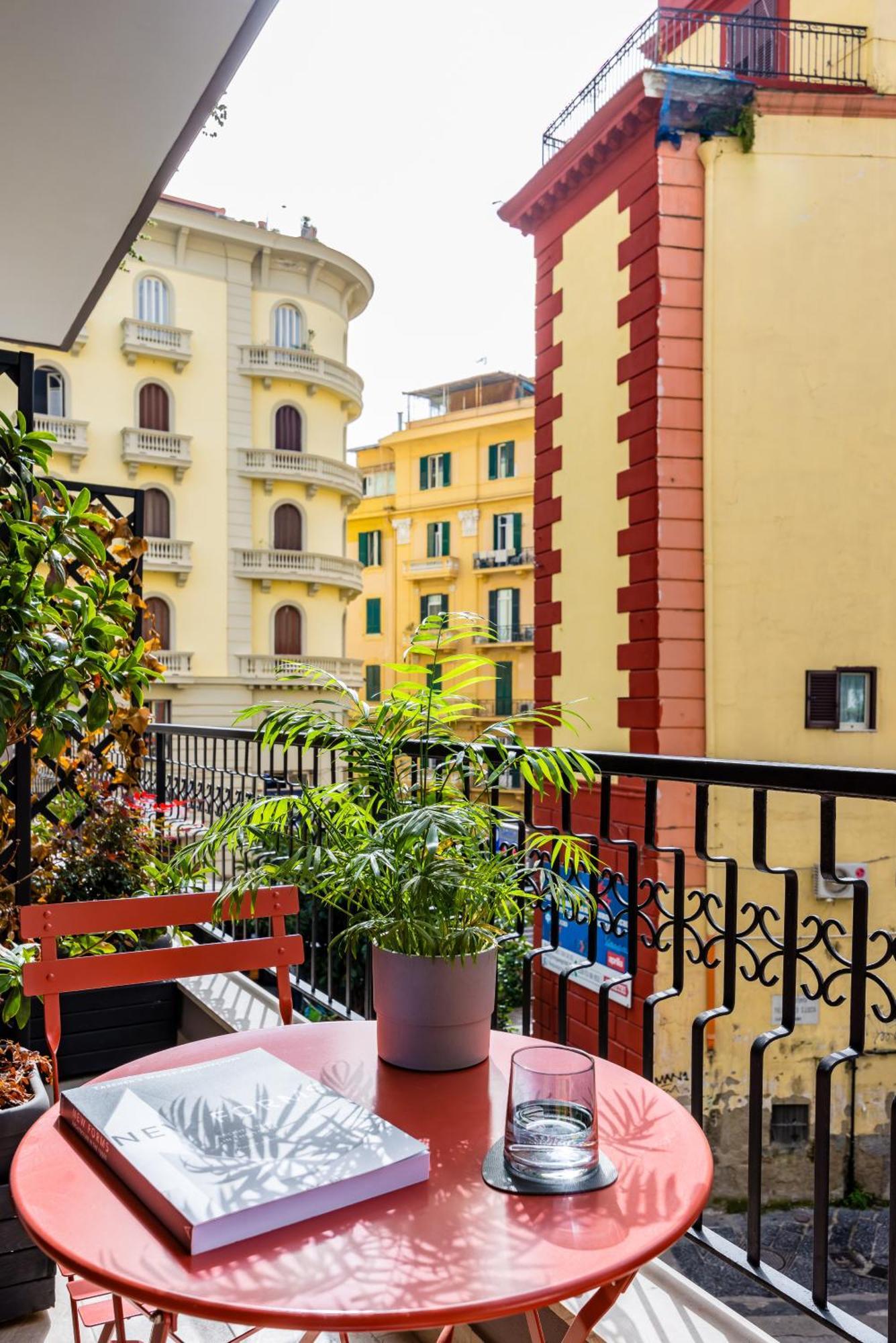Mh Suites Plebiscito Napoli Esterno foto