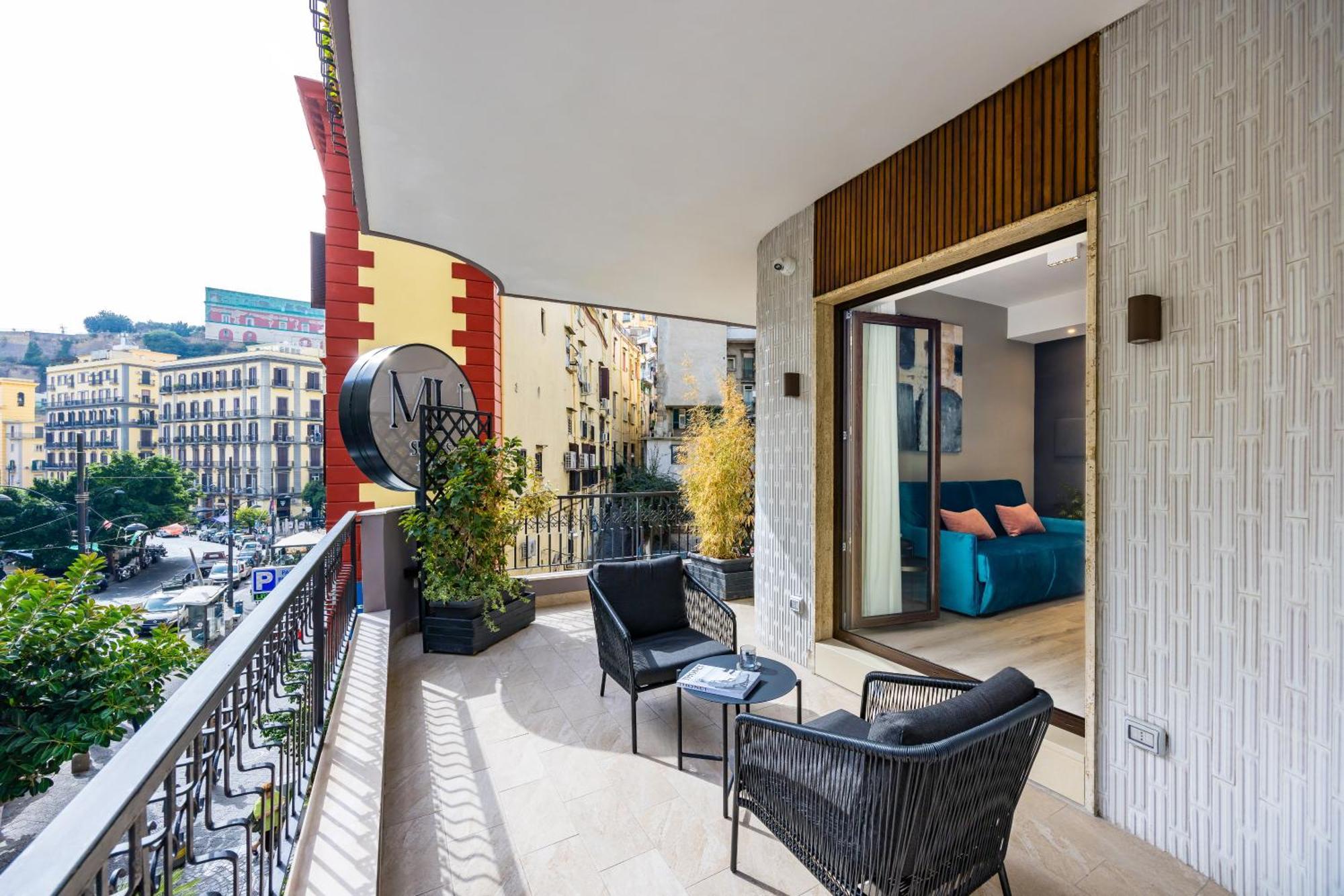 Mh Suites Plebiscito Napoli Esterno foto