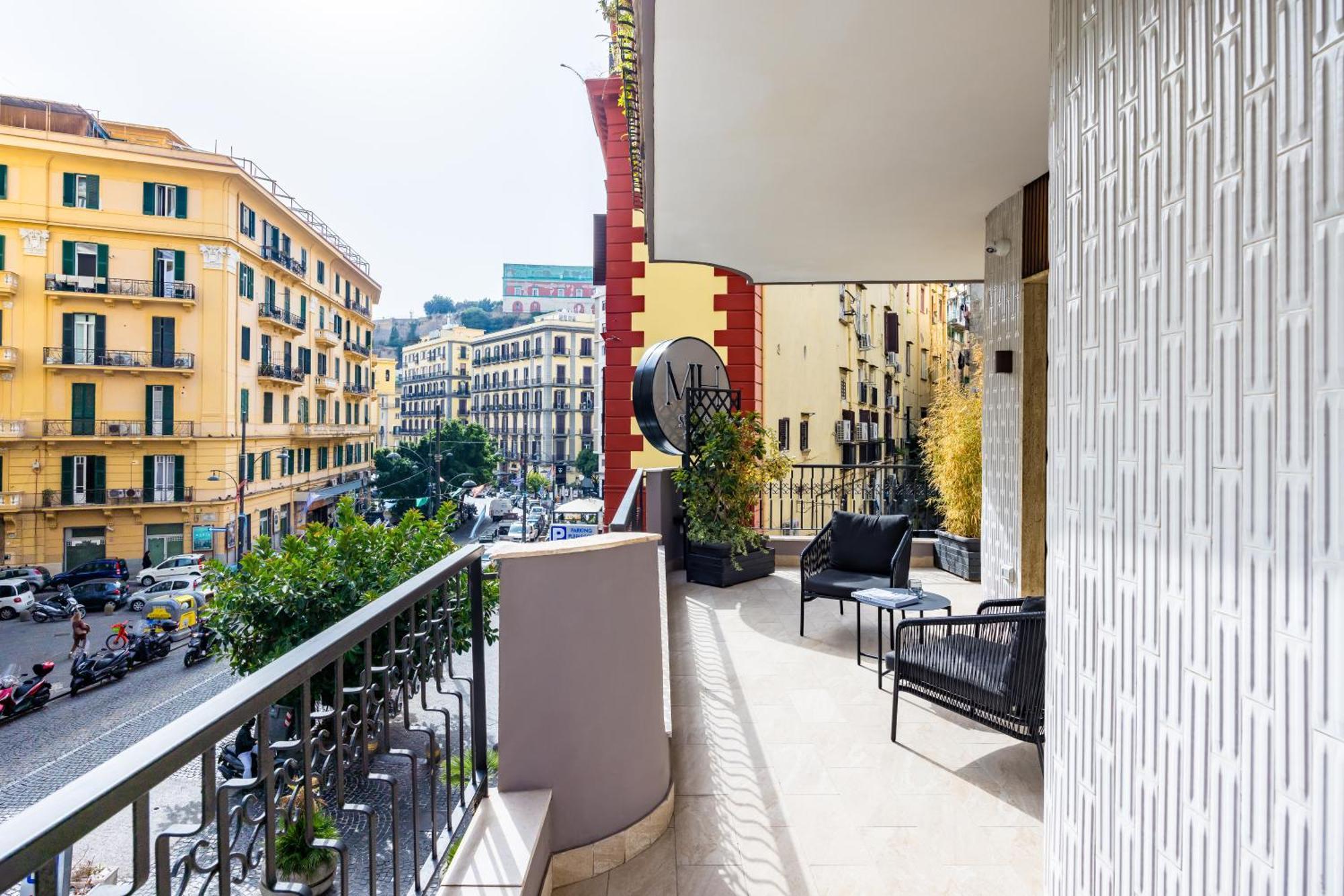 Mh Suites Plebiscito Napoli Esterno foto