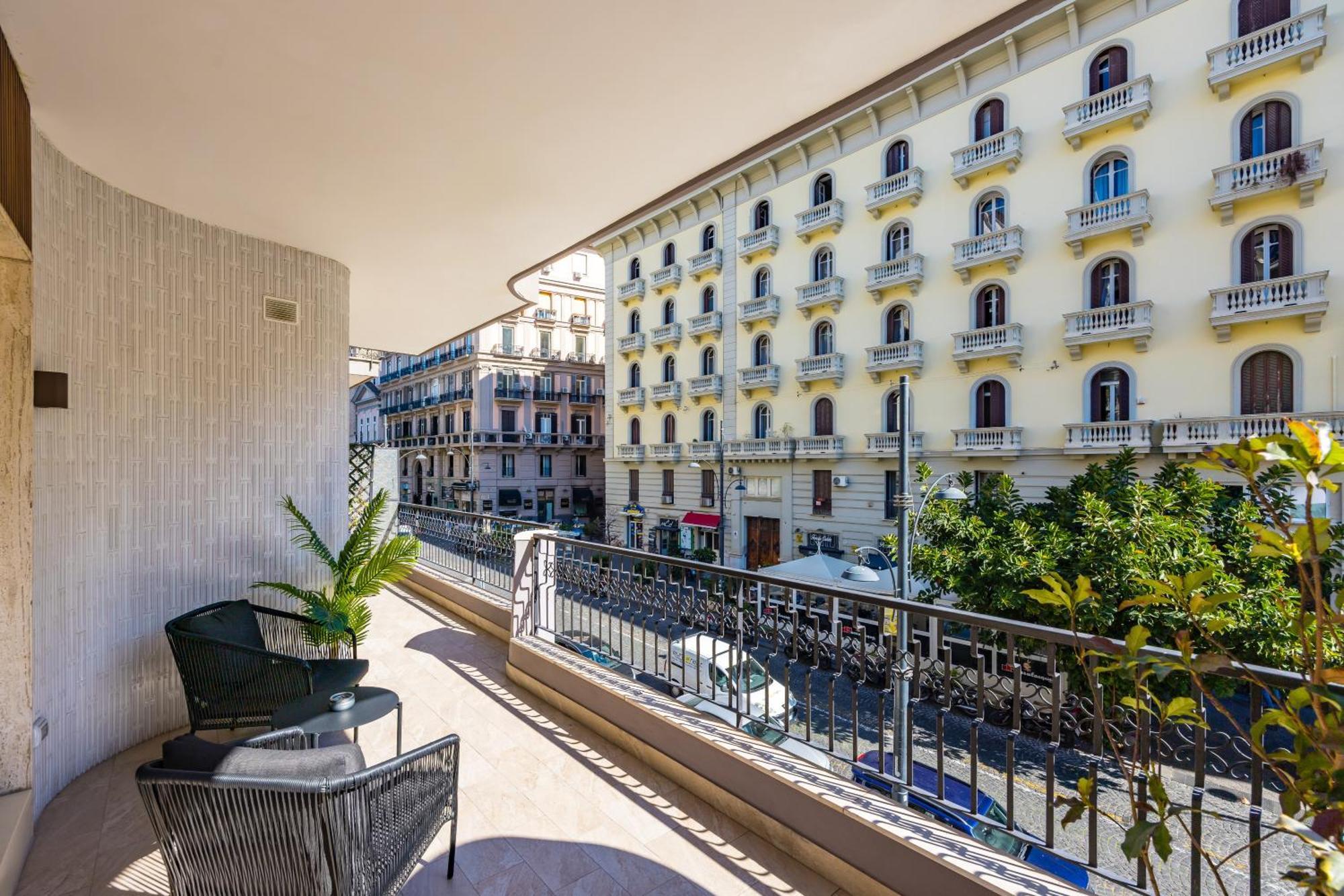 Mh Suites Plebiscito Napoli Esterno foto